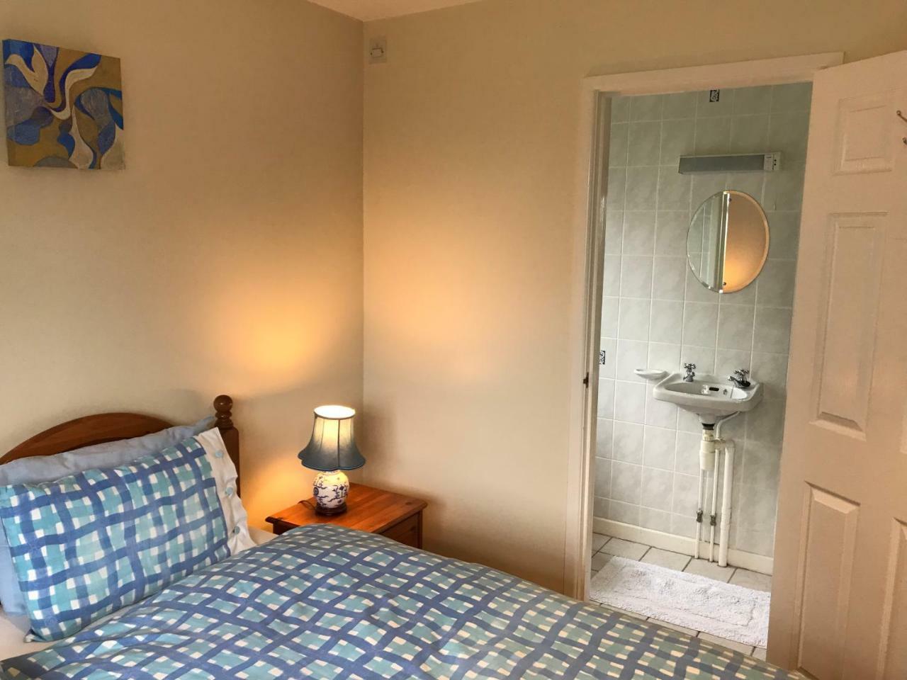 Barnfield Bed And Breakfast Downton  Екстериор снимка